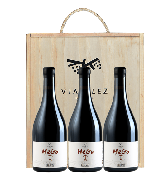 Pack 3 botellas de vino HeGo y estuche de madera