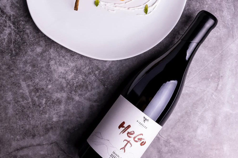 Bodegón con el vino Hego